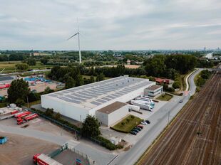 Het betreft de verhuur van een logistiek gebouw op een uitstekende locatie ten zuiden van Brussel, gelegen tussen de E19 (Antwerpen-Brussel) en de N6.
Het gebouw heeft een oppervlakte van ca. 7275 m², bestaande uit ca. 6770 m² opslagruimte en ca. 505