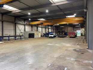 Het betreft de verhuur van een magazijn met kantoren in het bedrijvenpark Doornpark te Beveren, gelegen vlakbij de N70, dewelke voor een vlotte verbinding zorgt met de E34/E17. 

Deze unit heeft  een oppervlakte van ca. 1665 m&sup2;, bestaande uit ca. 1375 m