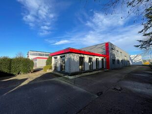 Het betreft de verhuur van een representatief bedrijfsgebouw te Verrebroek. Dit bedrijfsgebouw geniet een uitstekende ligging nabij enkele belangrijke invalswegen zoals de E34 en de Ring van Antwerpen. Hierdoor geniet deze eveneens een zeer goede en vlott
