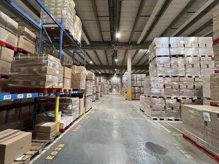 Op een centrale locatie te Dendermonde, gelegen in de industriezone 'Hoogveld', bieden wij deze logistieke ruimte te huur aan op een terrein van ca 25 323 m². Deze logistieke ruimte ligt op 1 minuut rijden van de N41 (Rijksweg) en is tevens gelegen nabij