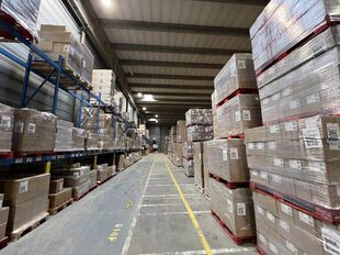Op een centrale locatie te Dendermonde, gelegen in de industriezone 'Hoogveld', bieden wij deze logistieke ruimte te huur aan op een terrein van ca 25 323 m². Deze logistieke ruimte ligt op 1 minuut rijden van de N41 (Rijksweg) en is tevens gelegen nabij