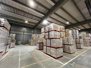 Op een centrale locatie te Dendermonde, gelegen in de industriezone 'Hoogveld', bieden wij deze logistieke ruimte te huur aan op een terrein van ca 25 323 m². Deze logistieke ruimte ligt op 1 minuut rijden van de N41 (Rijksweg) en is tevens gelegen nabij