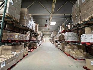 Op een centrale locatie te Dendermonde, gelegen in de industriezone 'Hoogveld', bieden wij deze logistieke ruimte te huur aan op een terrein van ca 25 323 m². Deze logistieke ruimte ligt op 1 minuut rijden van de N41 (Rijksweg) en is tevens gelegen nabij