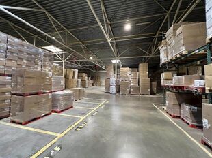 Op een centrale locatie te Dendermonde, gelegen in de industriezone 'Hoogveld', bieden wij deze logistieke ruimte te huur aan op een terrein van ca 25 323 m². Deze logistieke ruimte ligt op 1 minuut rijden van de N41 (Rijksweg) en is tevens gelegen nabij