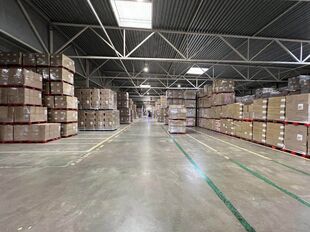 Op een centrale locatie te Dendermonde, gelegen in de industriezone 'Hoogveld', bieden wij deze logistieke ruimte te huur aan op een terrein van ca 25 323 m². Deze logistieke ruimte ligt op 1 minuut rijden van de N41 (Rijksweg) en is tevens gelegen nabij