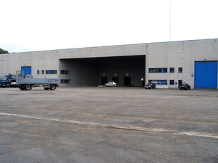 Het betreft de verhuur van een magazijn op de polyvalente industriële site 'De Klinkaard'. Deze locatie bevindt zich nabij de Nederlandse grens en de N11 dewelke zorgt voor een vlotte verbinding naar Antwerpen.
Het magazijn heeft een oppervlakte van 290