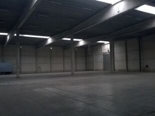 Het betreft de verhuur van een magazijn op de polyvalente industriële site 'De Klinkaard'. Deze locatie bevindt zich nabij de Nederlandse grens en de N11 dewelke zorgt voor een vlotte verbinding naar Antwerpen.
Het magazijn heeft een oppervlakte van 290