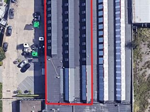 Het betreft de verhuur van een semi-industrieel gebouw gelegen op een uitstekende locatie te Kontich. Het gebouw is gelegen langs de Koningin Astridlaan, dewelke goed bereikbaar is via de E19 (Antwerpen - Brussel) en de N1. 

Het gebouw heeft een oppervla