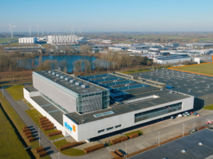 Het betreft de verhuur van een logistieke nieuwbouw-hub op een strategische locatie in Lokeren, nabij de E17 (Antwerpen - Gent)
Het gebouw heeft een totale oppervlakte van ca. 15.000 m². Het magazijn wordt gebouwd volgens de BREAAM-richtlijnen, wat zorg