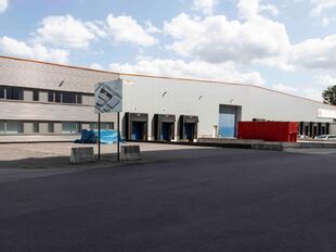 Het betreft een gerenoveerd industrieel gebouw gelegen te Londerzeel. De site geniet een uitstekende ligging nabij de A12 (Antwerpen - Brussel), de N16 (Mechelen - Sint-Niklaas) en de containerterminal van Willebroek.
De unit heeft een oppervlakte van c