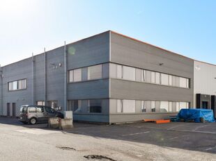 Het betreft een gerenoveerd industrieel gebouw gelegen te Londerzeel. De site geniet een uitstekende ligging nabij de A12 (Antwerpen - Brussel), de N16 (Mechelen - Sint-Niklaas) en de containerterminal van Willebroek.
De unit heeft een oppervlakte van c