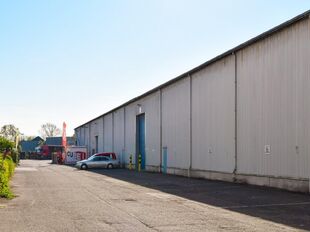 Het betreft een gerenoveerd industrieel gebouw gelegen te Londerzeel. De site geniet een uitstekende ligging nabij de A12 (Antwerpen - Brussel), de N16 (Mechelen - Sint-Niklaas) en de containerterminal van Willebroek.
De unit heeft een oppervlakte van c