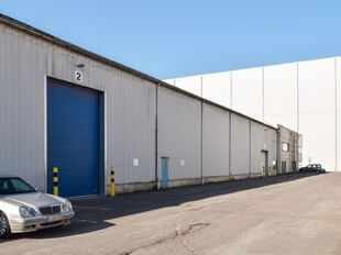 Het betreft een gerenoveerd industrieel gebouw gelegen te Londerzeel. De site geniet een uitstekende ligging nabij de A12 (Antwerpen - Brussel), de N16 (Mechelen - Sint-Niklaas) en de containerterminal van Willebroek.
De unit heeft een oppervlakte van c