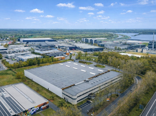 Het betreft een logistieke site gelegen aan de Blarenberglaan 19 in Industriezone Mechelen-Noord, met uitstekende visibiliteit langs de E19 Antwerpen&ndash;Brussel.

De site omvat 8.691 m&sup2; magazijn, ca. 3.200 m&sup2; gerenoveerde kantoren (gelijkvloers + verdiep