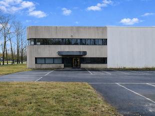 Het betreft een logistieke site gelegen aan de Blarenberglaan 19 in Industriezone Mechelen-Noord, met uitstekende visibiliteit langs de E19 Antwerpen&ndash;Brussel.

De site omvat 8.691 m&sup2; magazijn, ca. 3.200 m&sup2; gerenoveerde kantoren (gelijkvloers + verdiep