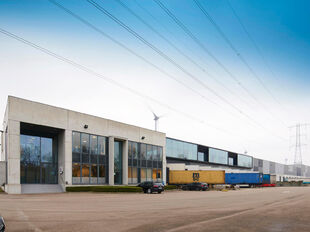 Het betreft de verhuur van een logistiek gebouw te Olen, gelegen langs het Albertkanaal en nabij op- en afrit 23 (Turnhout-West) van de E313. Het gebouw heeft een totale oppervlakte van ca. 24 064 m², bestaande uit ca. 18 266 m² opslagruimte, ca. 2014 m