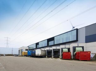 Het betreft de verhuur van een logistiek gebouw te Olen, gelegen langs het Albertkanaal en nabij op- en afrit 23 (Turnhout-West) van de E313. Het gebouw heeft een totale oppervlakte van ca. 24 064 m², bestaande uit ca. 18 266 m² opslagruimte, ca. 2014 m