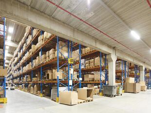 Het betreft de verhuur van een logistiek gebouw te Olen, gelegen langs het Albertkanaal en nabij op- en afrit 23 (Turnhout-West) van de E313. Het gebouw heeft een totale oppervlakte van ca. 24 064 m², bestaande uit ca. 18 266 m² opslagruimte, ca. 2014 m