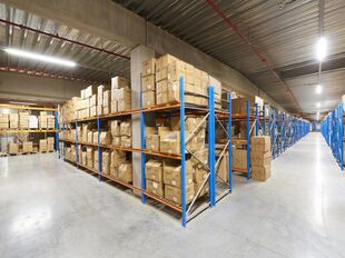 Het betreft de verhuur van een logistiek gebouw te Olen, gelegen langs het Albertkanaal en nabij op- en afrit 23 (Turnhout-West) van de E313. Het gebouw heeft een totale oppervlakte van ca. 24 064 m², bestaande uit ca. 18 266 m² opslagruimte, ca. 2014 m