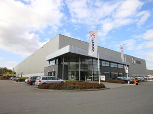 Het betreft de verhuur van een industrieel gebouw, gelegen op een uitstekende en strategische locatie te Puurs. Het gebouw, gelegen langs de A12, geniet een uitstekende visibiliteit vanop de A12 (Antwerpen - Brussel).

Unit 2 telt een oppervlakte van ca. 