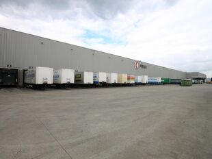 Het betreft de verhuur van een industrieel gebouw, gelegen op een uitstekende en strategische locatie te Puurs. Het gebouw, gelegen langs de A12, geniet een uitstekende visibiliteit vanop de A12 (Antwerpen - Brussel).

Unit 2 telt een oppervlakte van ca. 
