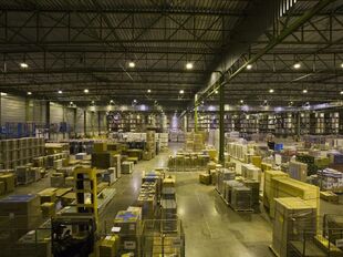 Het betreft de verhuur van een industrieel gebouw, gelegen op een uitstekende en strategische locatie te Puurs. Het gebouw, gelegen langs de A12, geniet een uitstekende visibiliteit vanop de A12 (Antwerpen - Brussel).

Unit 2 telt een oppervlakte van ca. 