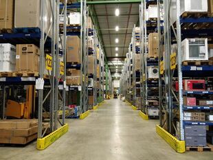 Het betreft de verhuur van een industrieel gebouw, gelegen op een uitstekende en strategische locatie te Puurs. Het gebouw, gelegen langs de A12, geniet een uitstekende visibiliteit vanop de A12 (Antwerpen - Brussel).

Unit 2 telt een oppervlakte van ca. 