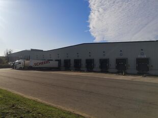 Het betreft een modern logistiek gebouw gelegen in de bedrijvenzone Pullaar te Puurs. De site ligt op het kruispunt tussen de N16 Mechelen - Sint-Niklaas en de A12 Antwerpen - Brussel, waardoor alle grote steden binnen de Vlaamse Ruit vlot bereikbaar zijn