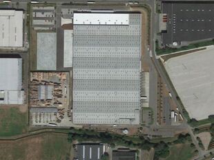 Het betreft een modern logistiek gebouw gelegen in de bedrijvenzone Pullaar te Puurs. De site ligt op het kruispunt tussen de N16 Mechelen - Sint-Niklaas en de A12 Antwerpen - Brussel, waardoor alle grote steden binnen de Vlaamse Ruit vlot bereikbaar zijn
