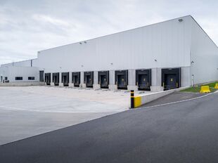 Het betreft de verhuur van een modern logistiek gebouw gelegen te Willebroek. Deze site ligt nabij de A12 (Antwerpen - Brussel) en de containerterminal van Willebroek.
Het betreft een totale oppervlakte van ca. 7730 m², bestaande uit ca. 7529 m² opsla