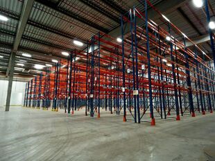 Het betreft de verhuur van een modern logistiek gebouw gelegen te Willebroek. Deze site ligt nabij de A12 (Antwerpen - Brussel) en de containerterminal van Willebroek.
Het betreft een totale oppervlakte van ca. 7730 m², bestaande uit ca. 7529 m² opsla