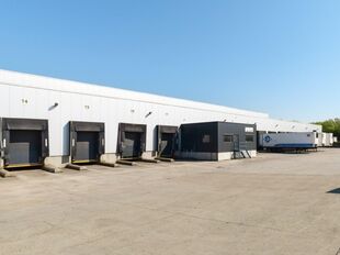 Het betreft de verhuur van een modern logistiek gebouw gelegen te Willebroek. Deze site ligt nabij de A12 (Antwerpen - Brussel) en de containerterminal van Willebroek.
Het betreft een totale oppervlakte van ca. 7730 m², bestaande uit ca. 7529 m² opsla