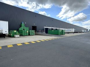 Het betreft de verhuur van een modern en representatief logistiek gebouw in de industriezone "Park De Hulst", met unieke ligging tussen de A12 en de E19 Brussel/Antwerpen. De uitzonderlijke ligging onmiddellijk aan het kanaal Brussel-Schelde en in de buur