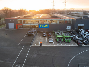 Het betreft de verhuur van een magazijn met kantoorruimte gelegen naast de E17 te Zwijndrecht. Deze site geniet een uitstekende nabij de Haven van Antwerpen en is ideaal gelegen tussen Antwerpen en Gent. Door haar ligging in KMO-gebied, biedt deze verschi