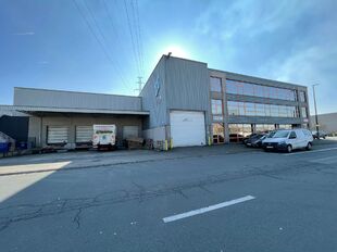 Het betreft de verkoop van een industrieel gebouw gelegen op een toplocatie in de Haven van Antwerpen, nabij enkele belangrijke invalswegen zoals de A12, E19 en de Ring van Antwerpen. Het gebouw bevindt zich op ca. 3345 m² terrein (concessie) en omvat ca