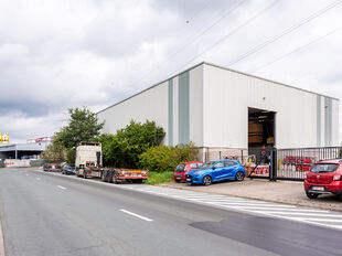 Het betreft de verkoop van een industrieel gebouw gelegen op een toplocatie in de Haven van Antwerpen, nabij enkele belangrijke invalswegen zoals de A12, E19 en de Ring van Antwerpen. Het gebouw bevindt zich op ca. 3345 m² terrein (concessie) en omvat ca
