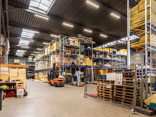 Het betreft de verkoop van een industrieel gebouw gelegen op een toplocatie in de Haven van Antwerpen, nabij enkele belangrijke invalswegen zoals de A12, E19 en de Ring van Antwerpen. Het gebouw bevindt zich op ca. 3345 m² terrein (concessie) en omvat ca