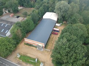 Het betreft de verkoop van een industrieel gebouw gelegen op een uitstekende zichtlocatie te Malle. Het gebouw is gelegen langs de Lierselei, dewelke goed bereikbaar is via de E34 (afrit 20 – Zoersel). Het gebouw heeft een oppervlakte van ca. 1635 m²,