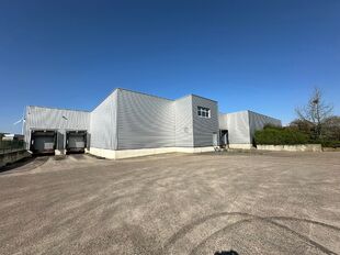Het betreft de verkoop van een representatief bedrijfsgebouw op een perceel van ca. 8 559 m² in de industriezone "Pullaar 1" te Puurs. Dit gebouw geniet een strategische ligging dankzij de nabijheid van de A12 (Antwerpen - Brussel) op 2 km en de N16 (Mec