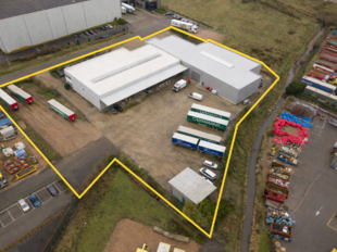 Het betreft de verkoop van een representatief bedrijfsgebouw op een perceel van ca. 8 559 m&sup2; in de industriezone "Pullaar 1" te Puurs. Dit gebouw geniet een strategische ligging dankzij de nabijheid van de A12 (Antwerpen - Brussel) op 2 km en de N16 (Mec