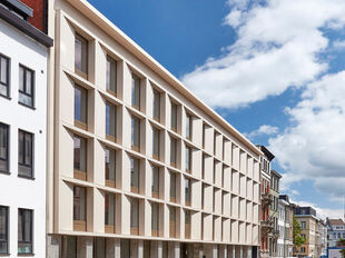 Binnen het recent opgeleverde Maritiem House aan de Olijftakstraat 7 komt op de derde verdieping een kantoorruimte van 727 m² beschikbaar. Dit moderne en energiezuinige gebouw, in samenwerking met Clockwise Business Center, biedt een inspirerende werkomg