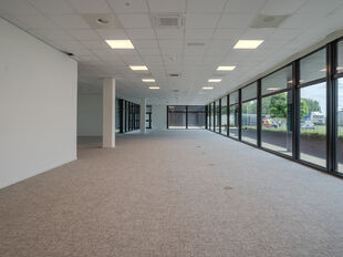 Het betreft de verhuur van een instapklare kantoorruimte van 633 m&sup2; in het modern uitgeruste Keetberg Logistic Center te Melsele, strategisch gelegen nabij de grote invalswegen richting Antwerpen.

De kantoorruimte profiteert van veel natuurlijk licht, e