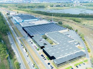 Het betreft de verhuur van een instapklare kantoorruimte van 633 m&sup2; in het modern uitgeruste Keetberg Logistic Center te Melsele, strategisch gelegen nabij de grote invalswegen richting Antwerpen.

De kantoorruimte profiteert van veel natuurlijk licht, e