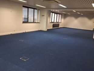 Gelegen langsheen de Ring van Lier, bieden wij een kantoorruimte te huur aan. Het pand geniet van een strategische locatie, met ontsluiting richting Antwerpen, Mechelen en de Kempen.&nbsp;

De eerste verdieping omvat ca. 360 m&sup2; kantoorruimte en is ingedeeld 