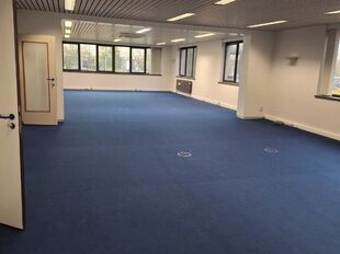 Gelegen langsheen de Ring van Lier, bieden wij een kantoorruimte te huur aan. Het pand geniet van een strategische locatie, met ontsluiting richting Antwerpen, Mechelen en de Kempen.&nbsp;

De eerste verdieping omvat ca. 360 m&sup2; kantoorruimte en is ingedeeld 