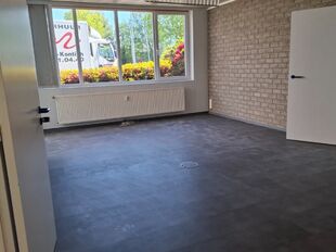 Gelegen langsheen de Ring van Lier, bieden wij een kantoorruimte te huur aan. Het pand geniet van een strategische locatie, met ontsluiting richting Antwerpen, Mechelen en de Kempen.&nbsp;

Deze kantoorruimte op de gelijkvloerse verdieping &nbsp;omvat ca. 120 m&sup2;