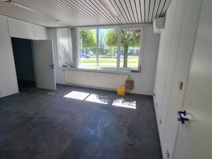 Gelegen langsheen de Ring van Lier, bieden wij een kantoorruimte te huur aan. Het pand geniet van een strategische locatie, met ontsluiting richting Antwerpen, Mechelen en de Kempen.&nbsp;

Deze kantoorruimte op de gelijkvloerse verdieping &nbsp;omvat ca. 120 m&sup2;