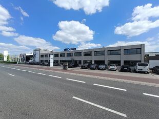 Kantoorgebouw te koop in Aartselaar