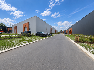 Binnen het nieuwbouwproject Langveld te Heist-op-den-Berg is momenteel nog circa 470 m&sup2; beschikbaar voor verhuur.

De beschikbare oppervlakte kan worden opgesplitst in onderstaande units, of eventueel in een andere configuratie in onderling overleg:

Uni