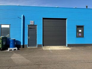 Gelegen op een strategische locatie in Bedrijvenpark Moerbroek, vlak naast de op- en afrit Herentals Industrie van de E313. Deze ligging zorgt voor een uitstekende en directe verbinding met het omliggende wegennet.

Unit 8C omvat ca. 290 m&sup2; opslag-/werkr